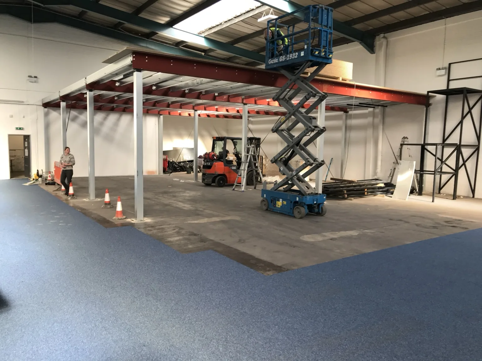 Carpeted warehouse in Southall