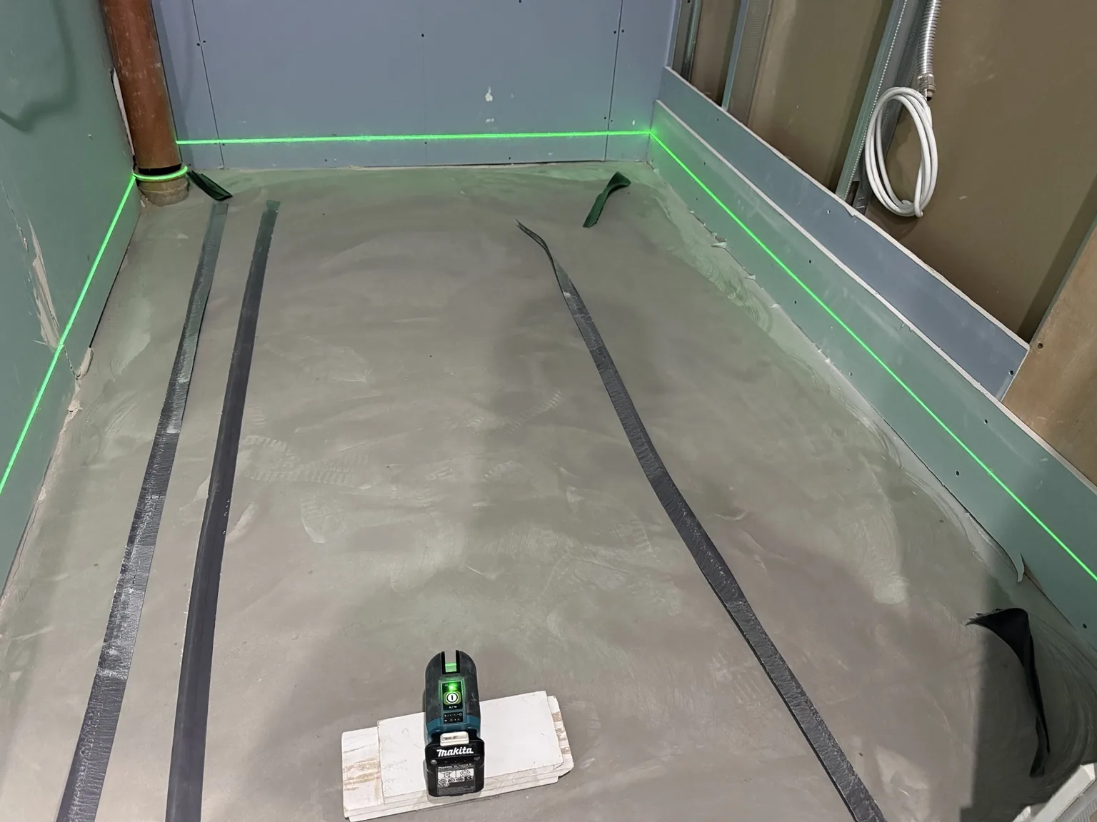 Laser set-out for vinyl capping